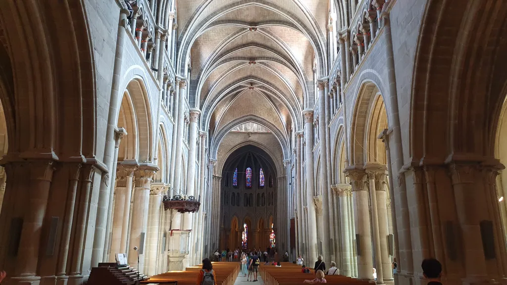 Auf und ab zu den Highlights von Lausanne individueller Stadtrundgang