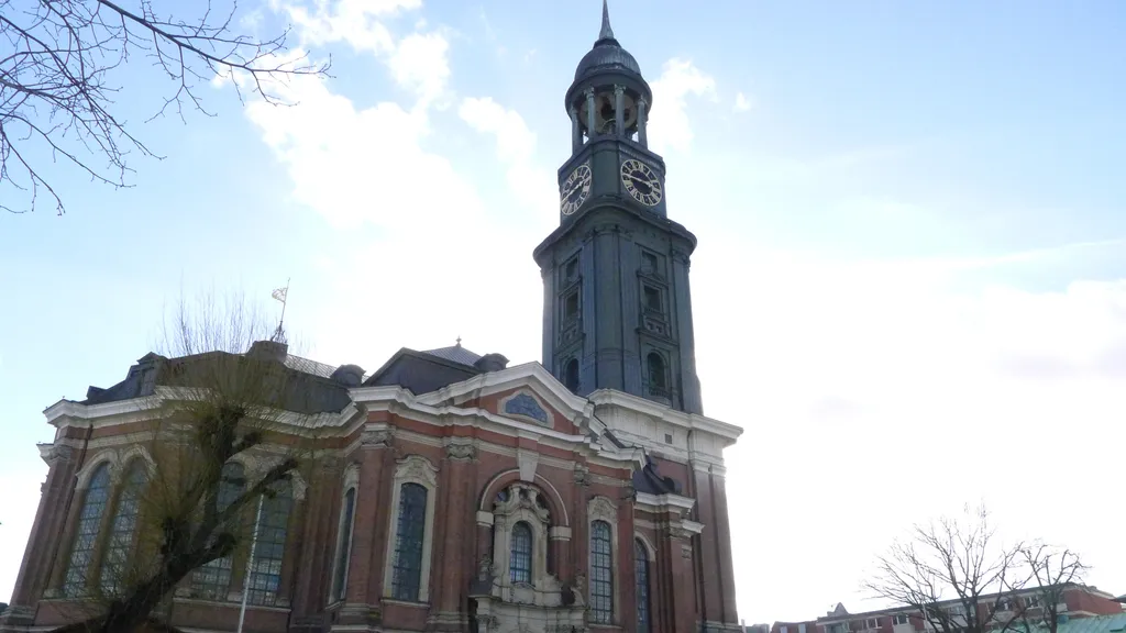 Stadtrundfahrt Hamburg mit der U3 individueller Stadtrundgang