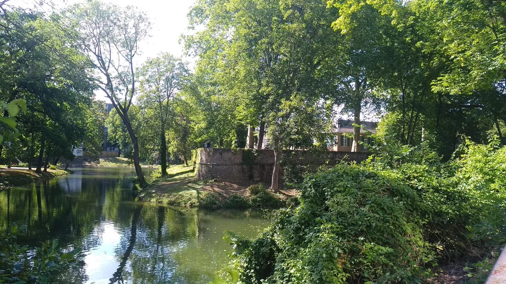 Spaziergang an der Düssel zur Altstadt Düsseldorf individueller Stadtrundgang