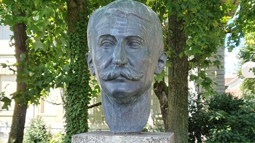 Auf und ab zu den Highlights von Lausanne individueller Stadtrundgang