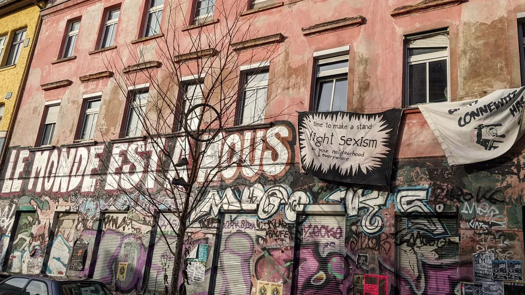 Connewitz Tour ❤️‍🔥 Alternative Szene Leipzig individueller Stadtrundgang