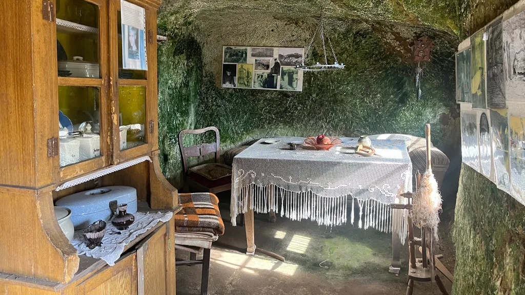 Tour durch die Höhlenwohnungen in Langenstein individueller Stadtrundgang