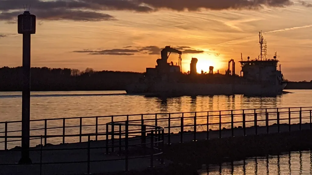Willkomm Höft Wedel - Pötte gucken & Spaß dabei! individueller Stadtrundgang