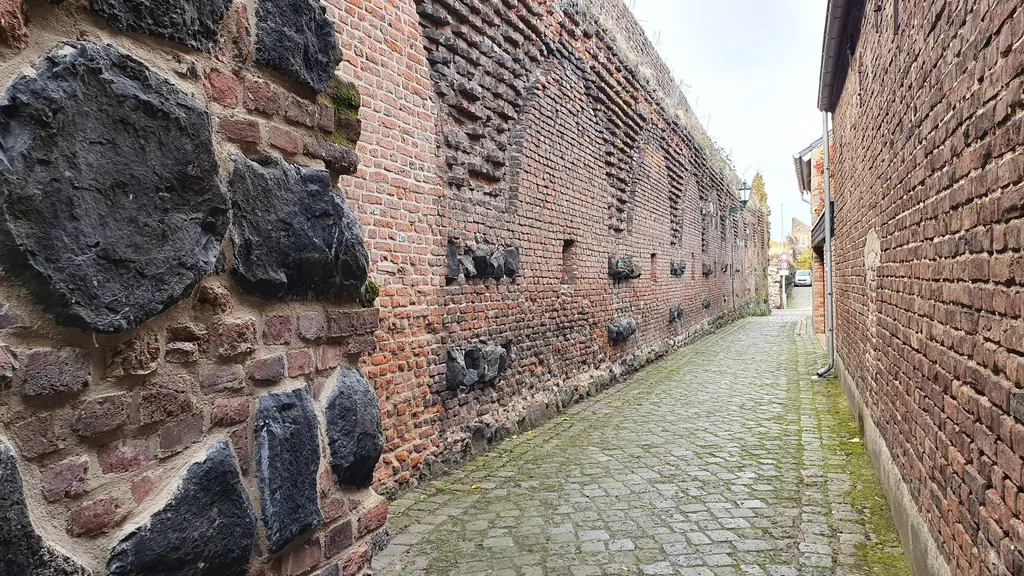 Rundgang durchs Mittelalter in der Feste Zons individueller Stadtrundgang