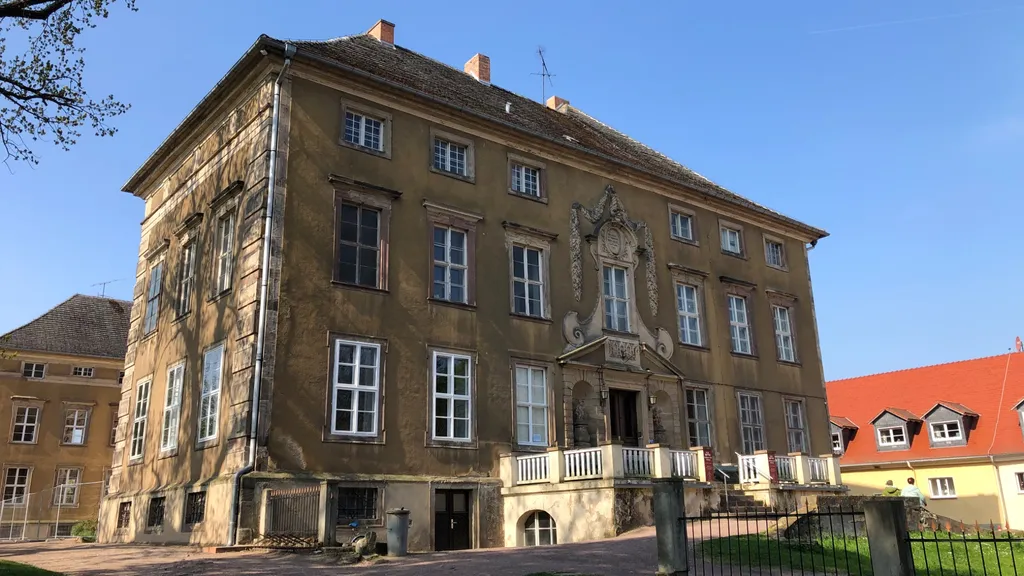 Ein Spaziergang durch den Schlosspark in Ostrau individueller Stadtrundgang