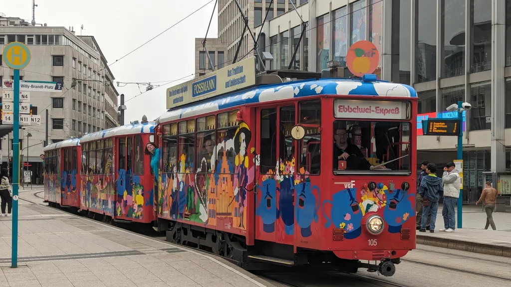 Stadtrundfahrt Frankfurt mit der Straßenbahn 12 individueller Stadtrundgang
