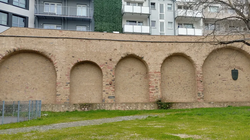 Radtour entlang der Stadtmauer Frankfurt individueller Stadtrundgang