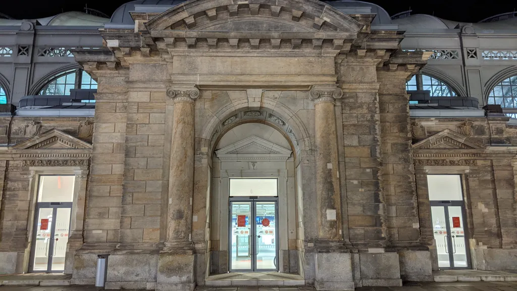 Geheimnisvoller Hauptbahnhof Dresden individueller Stadtrundgang