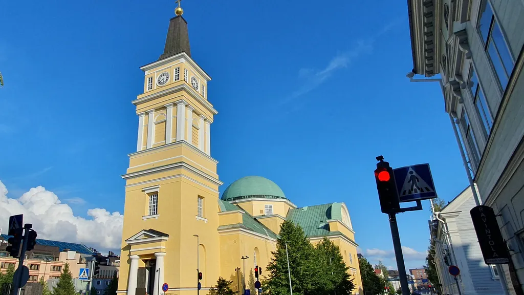 Oulu Highlights: Polizist, Inseln, Burg + Fontänen individueller Stadtrundgang