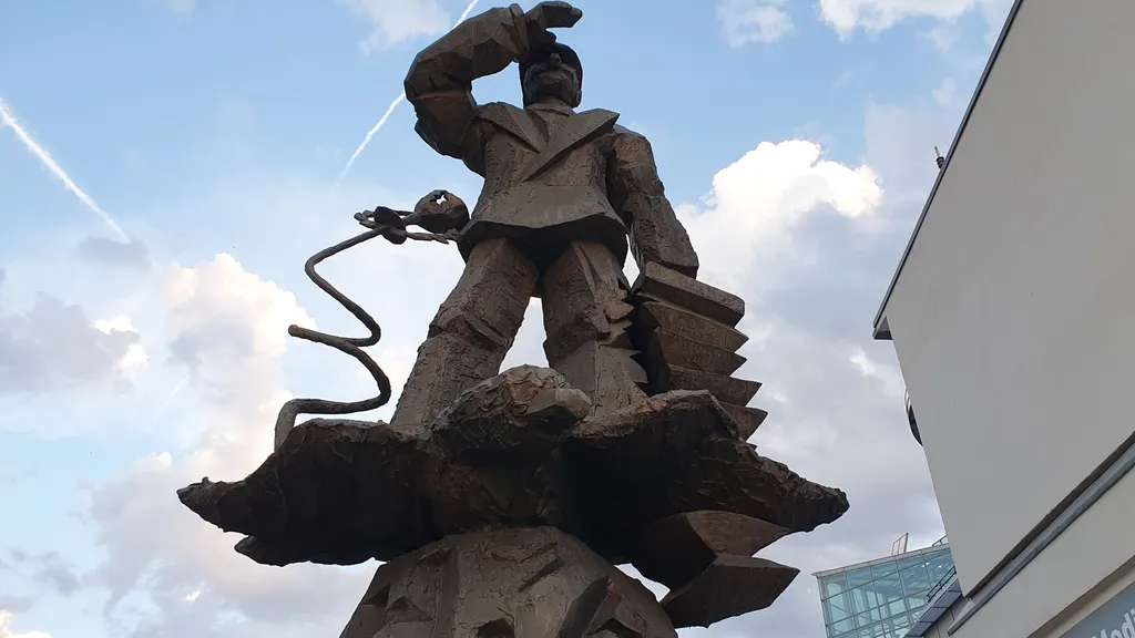 Dreiste Diebe stehlen die Flossis im Medienhafen individueller Stadtrundgang