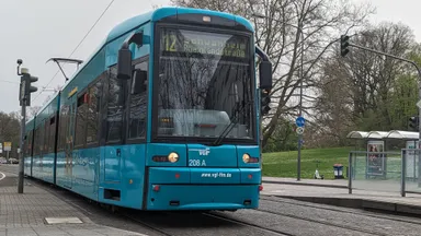 Stadtrundfahrt Frankfurt mit der Straßenbahn 12 Stadtführung