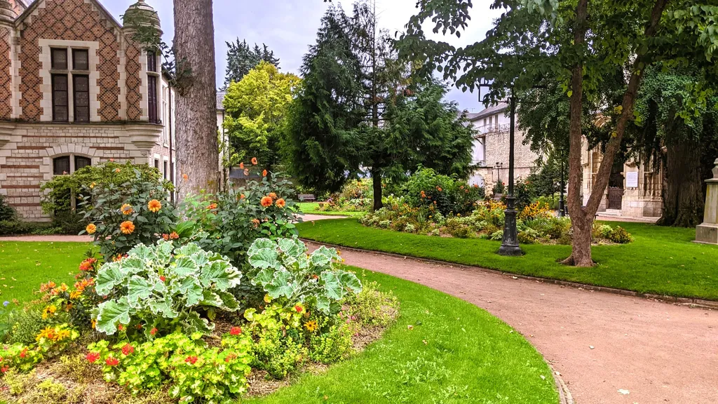 Orléans: Altstadt, Kathedrale, Jeanne d`Arc individueller Stadtrundgang