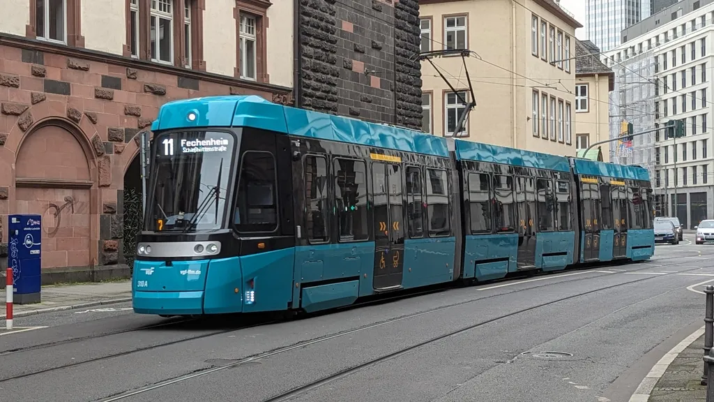 Stadtrundfahrt Frankfurt mit der Straßenbahn 12 individueller Stadtrundgang