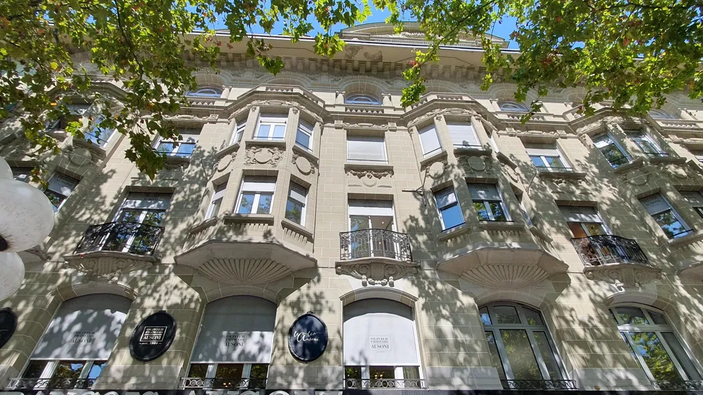 Auf und ab zu den Highlights von Lausanne individueller Stadtrundgang