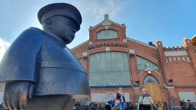 Oulu Highlights: Polizist, Inseln, Burg + Fontänen Stadtführung