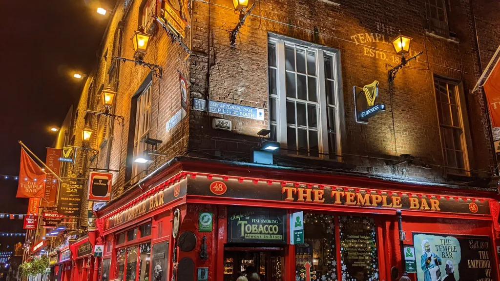 Temple Bar bei Nacht: Pub & History Tour in Dublin individueller Stadtrundgang