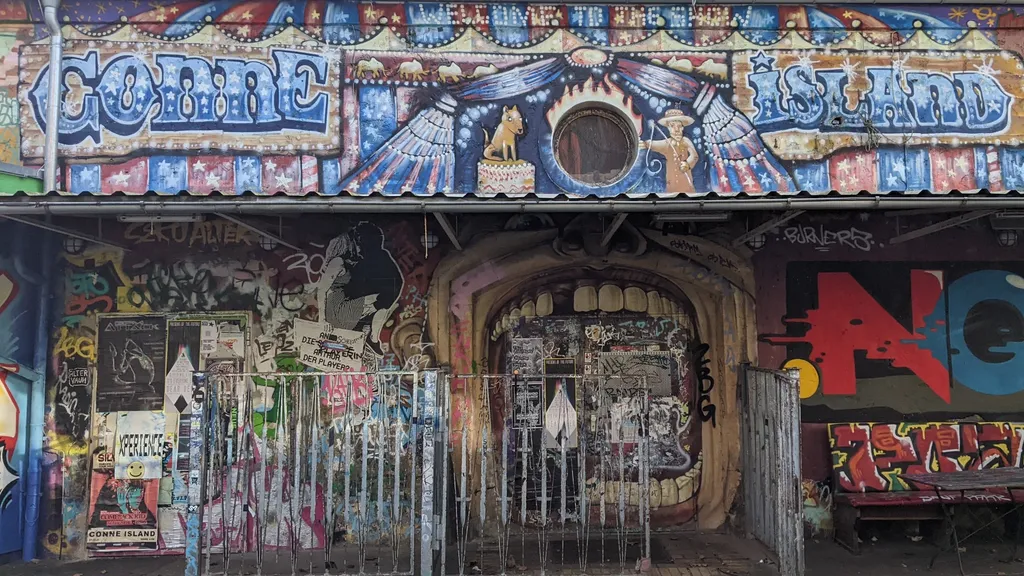 Connewitz Tour ❤️‍🔥 Alternative Szene Leipzig individueller Stadtrundgang