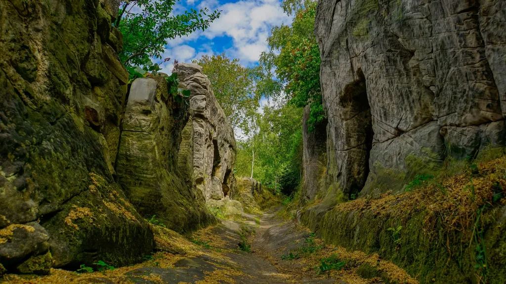 Tour durch die Höhlenwohnungen in Langenstein individueller Stadtrundgang
