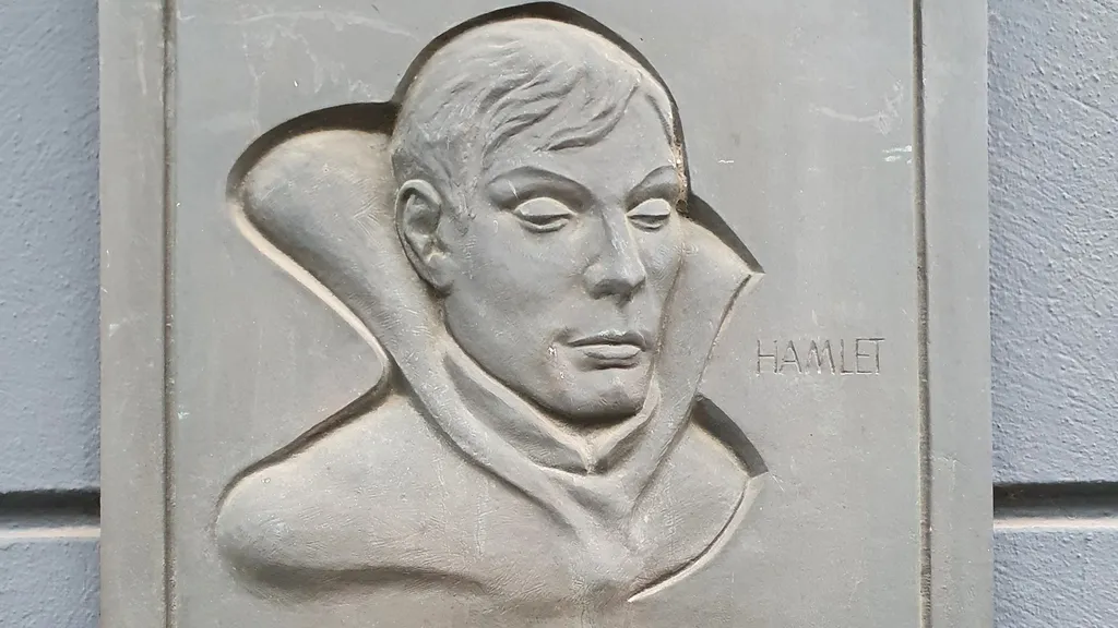 Knappe Stunde Bahnhofsrunde in Düsseldorf individueller Stadtrundgang