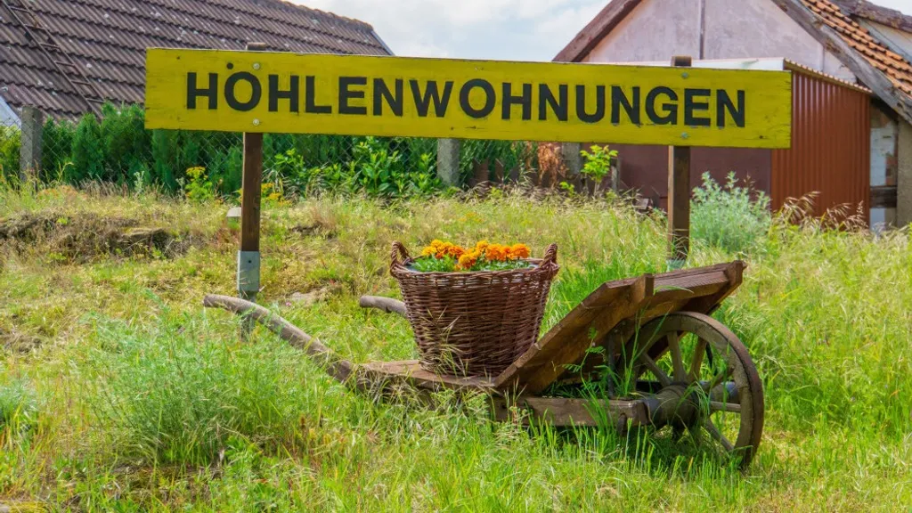 Tour durch die Höhlenwohnungen in Langenstein individueller Stadtrundgang