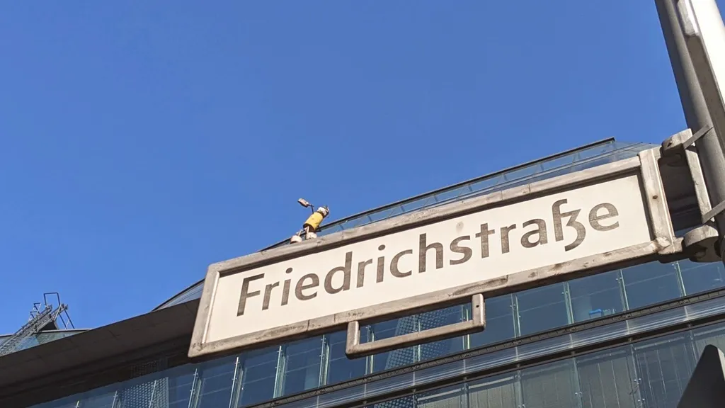 Fun Facts Tour Alexanderplatz - Brandenburger Tor individueller Stadtrundgang