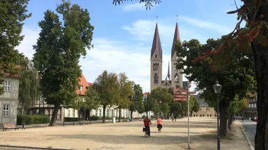 Rundgang über den Domplatz von Halberstadt Stadtführung