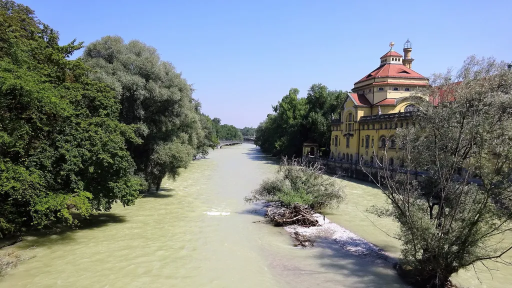 Isar Spaziergang zum 💛 München kennenlernen  individueller Stadtrundgang