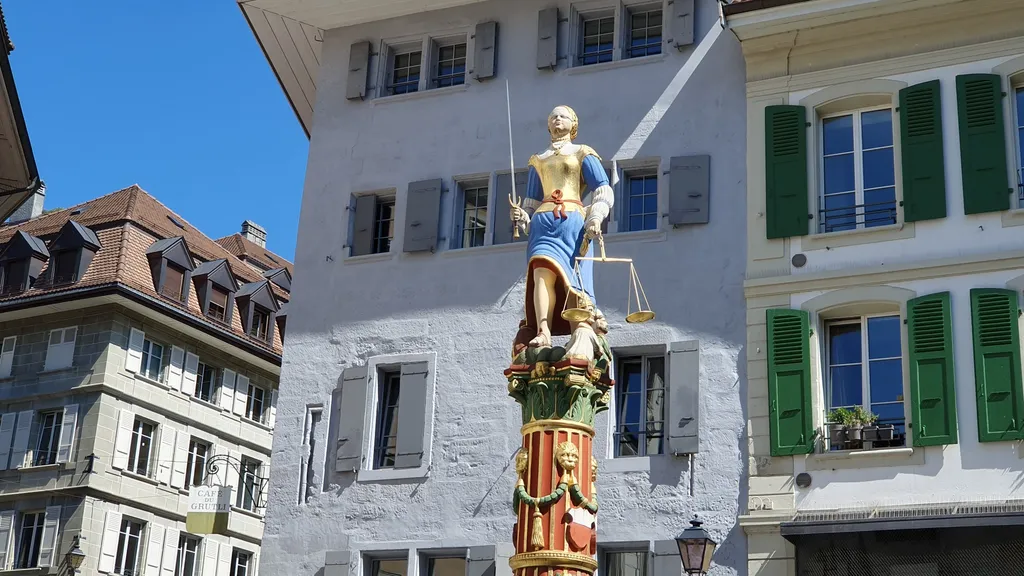 Auf und ab zu den Highlights von Lausanne individueller Stadtrundgang